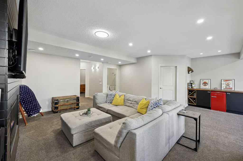 MLS® A2261327 - 272 Kingsmere Cove SE in Kings Heights Airdrie, Residential