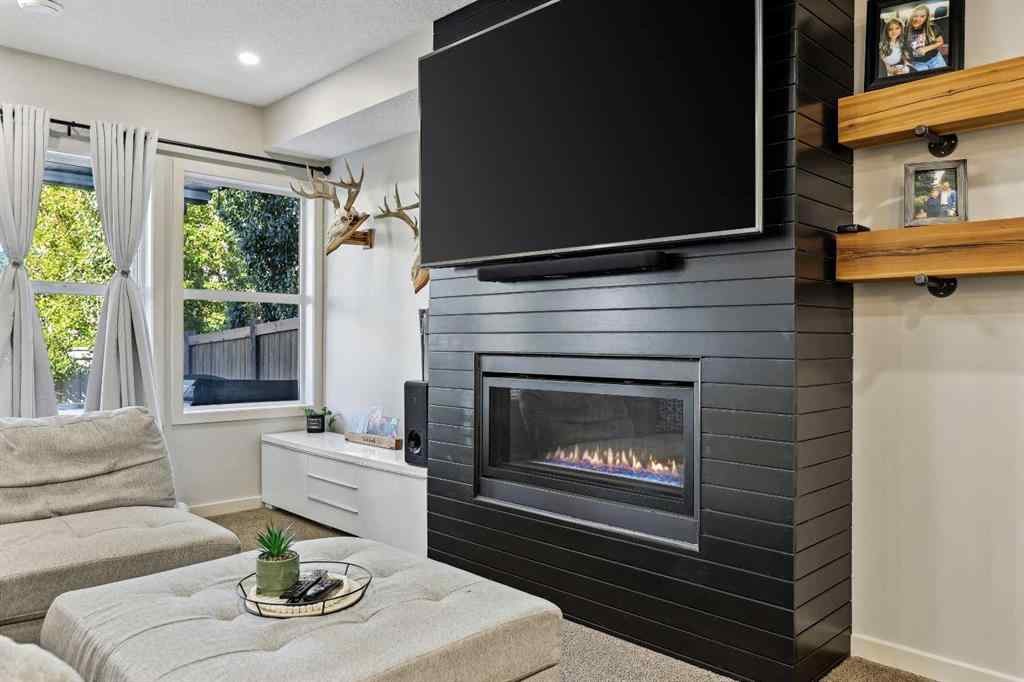 MLS® A2261327 - 272 Kingsmere Cove SE in Kings Heights Airdrie, Residential