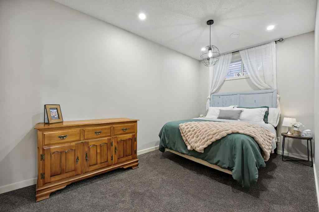 MLS® A2261327 - 272 Kingsmere Cove SE in Kings Heights Airdrie, Residential