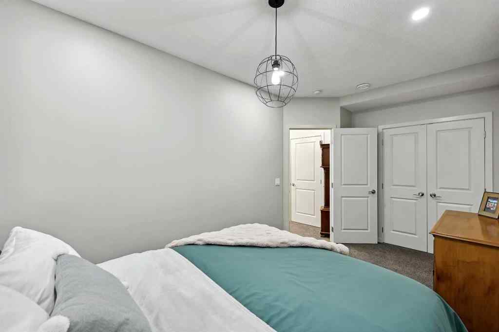 MLS® A2261327 - 272 Kingsmere Cove SE in Kings Heights Airdrie, Residential