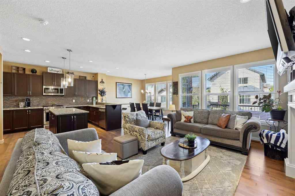 MLS® A2261327 - 272 Kingsmere Cove SE in Kings Heights Airdrie, Residential