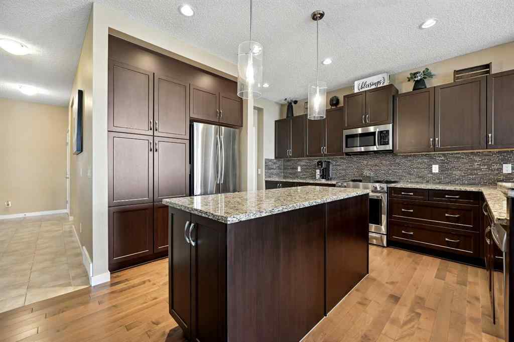 MLS® A2261327 - 272 Kingsmere Cove SE in Kings Heights Airdrie, Residential