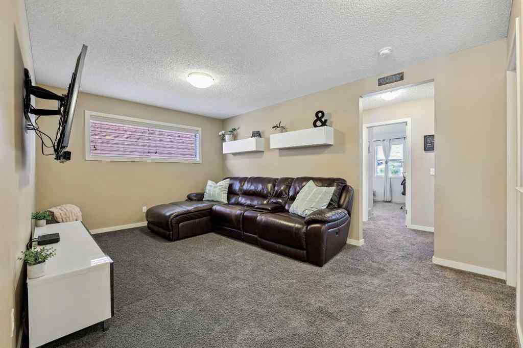 MLS® A2261327 - 272 Kingsmere Cove SE in Kings Heights Airdrie, Residential