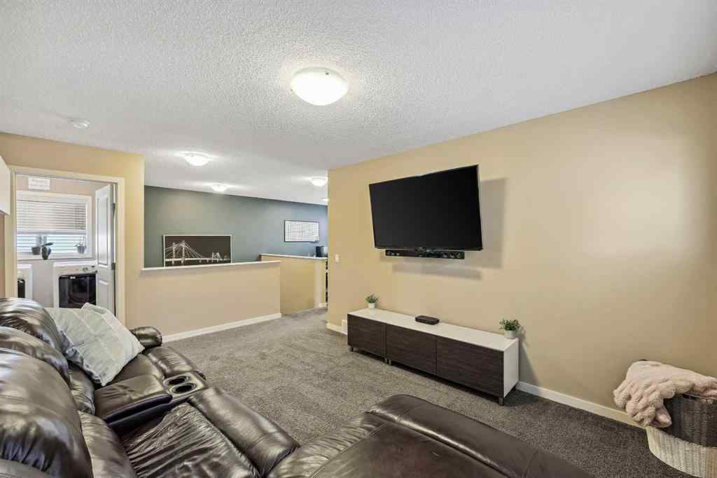 MLS® A2261327 - 272 Kingsmere Cove SE in Kings Heights Airdrie, Residential