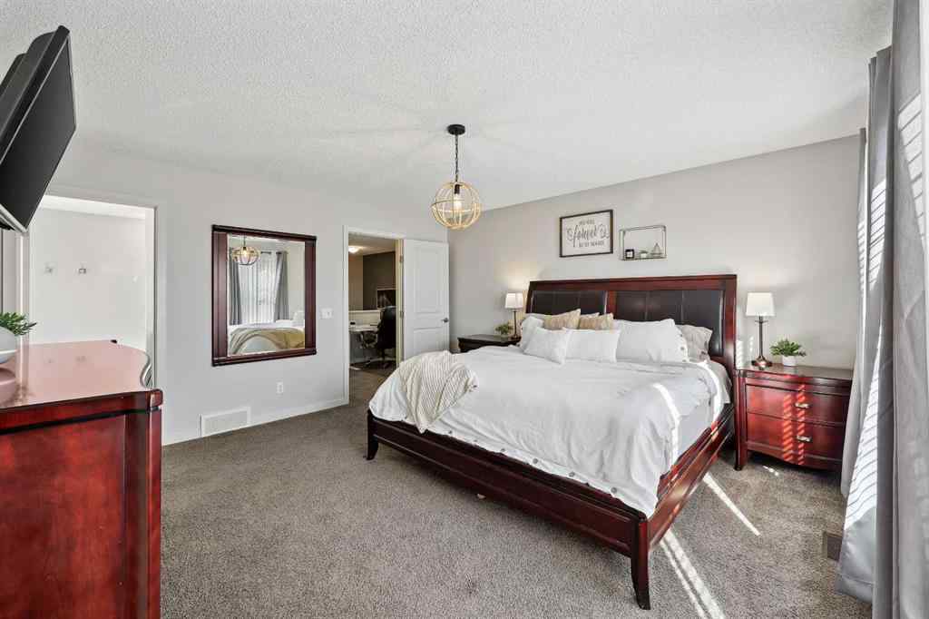 MLS® A2261327 - 272 Kingsmere Cove SE in Kings Heights Airdrie, Residential