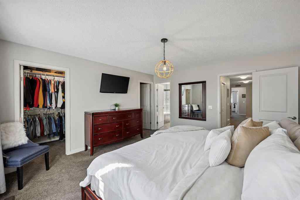 MLS® A2261327 - 272 Kingsmere Cove SE in Kings Heights Airdrie, Residential