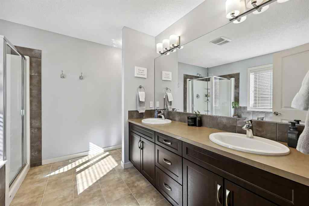 MLS® A2261327 - 272 Kingsmere Cove SE in Kings Heights Airdrie, Residential