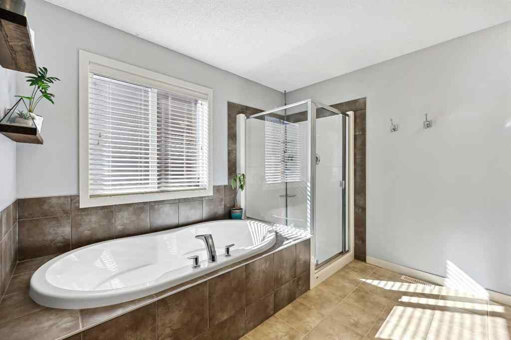 MLS® A2261327 - 272 Kingsmere Cove SE in Kings Heights Airdrie, Residential