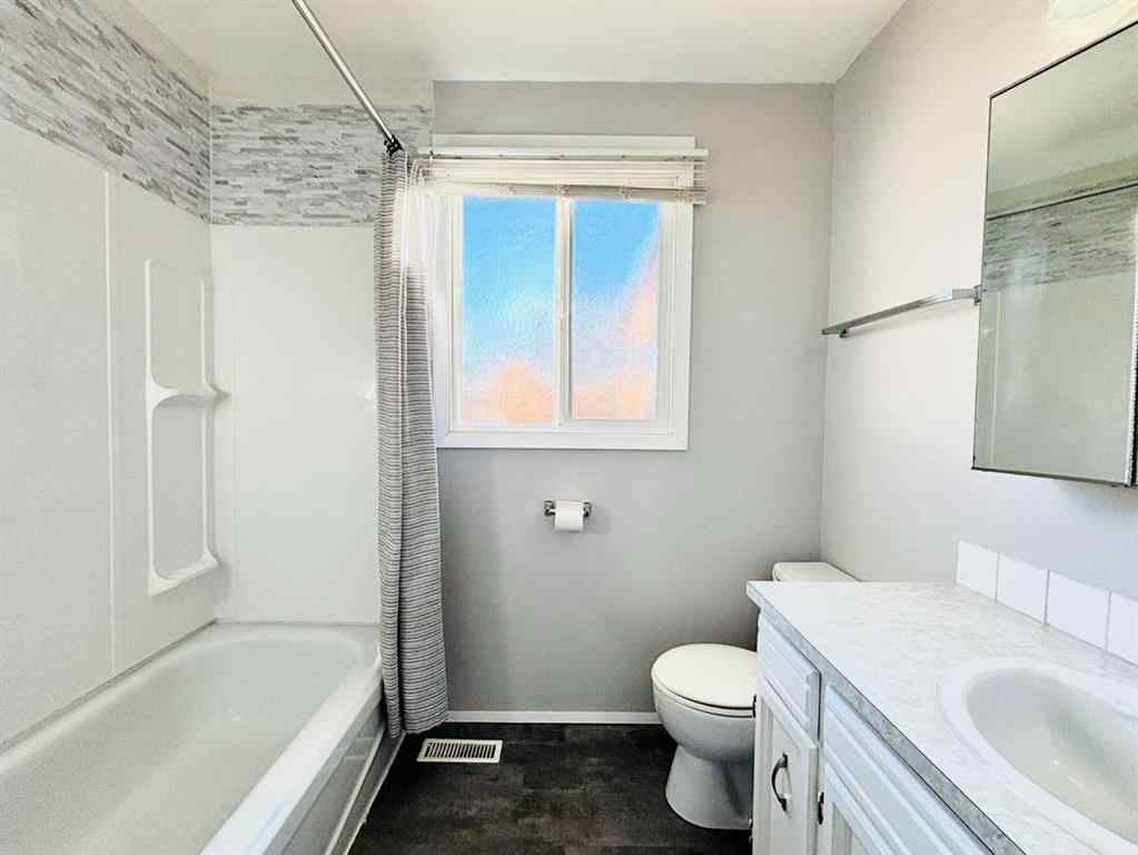 MLS® A2261339 - 4809 51 Avenue  in NONE Bentley, Residential