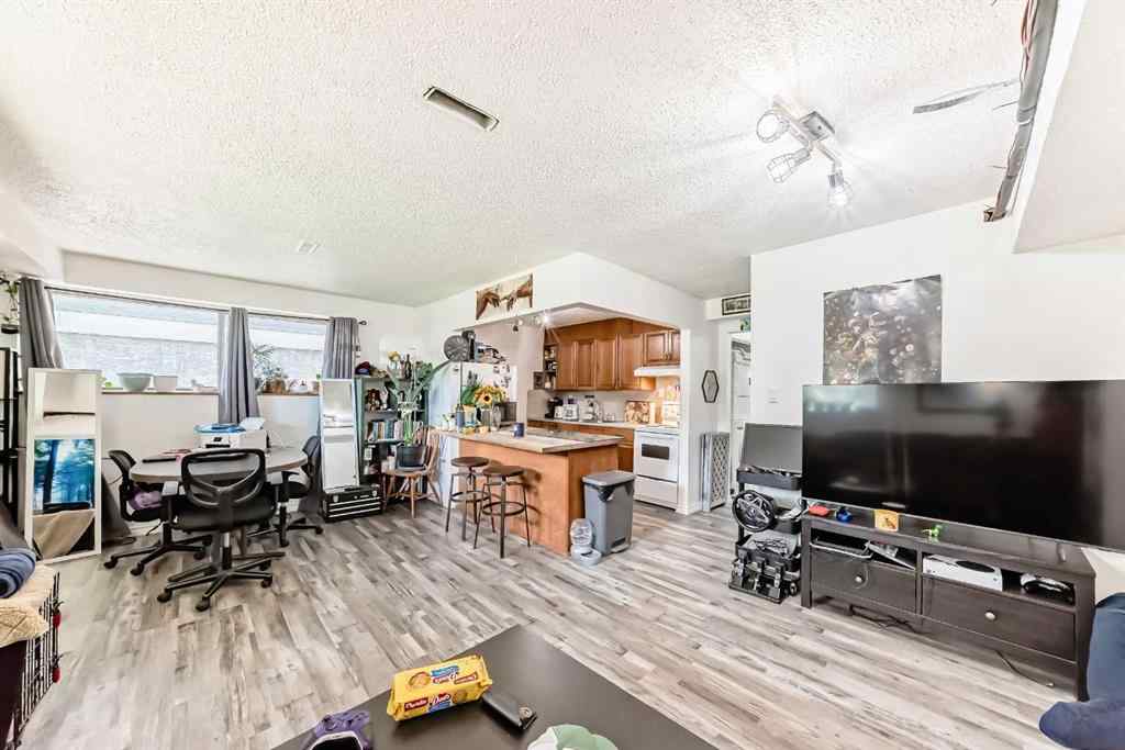 MLS® A2261361 - 7508 36 Avenue NW in Bowness Calgary, Residential