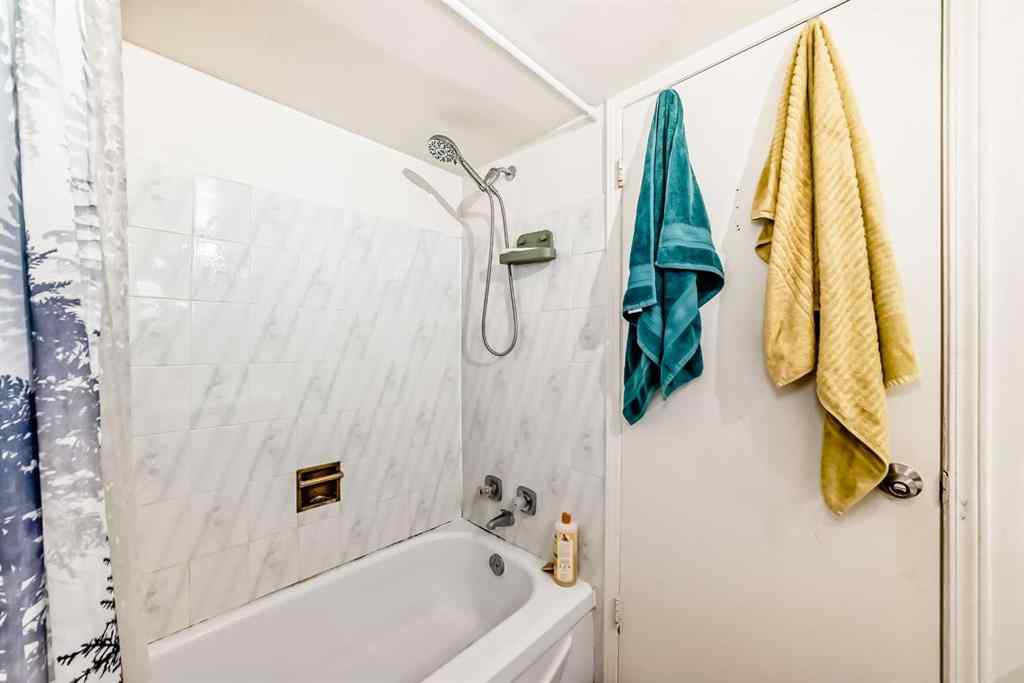 MLS® A2261361 - 7508 36 Avenue NW in Bowness Calgary, Residential