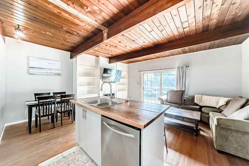 MLS® A2261361 - 7508 36 Avenue NW in Bowness Calgary, Residential