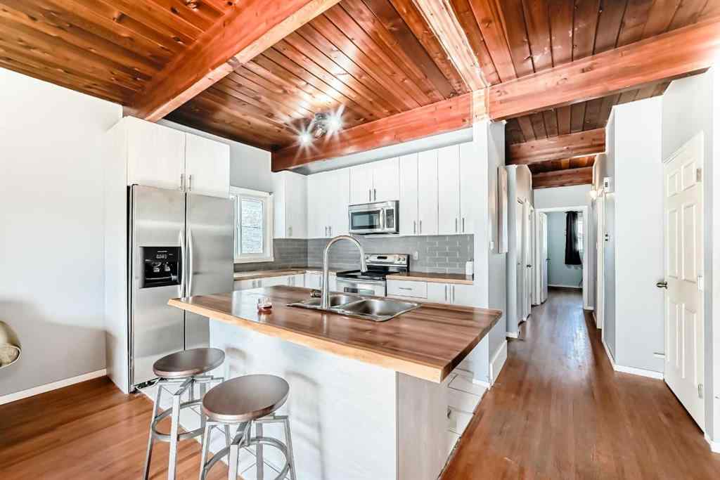 MLS® A2261361 - 7508 36 Avenue NW in Bowness Calgary, Residential