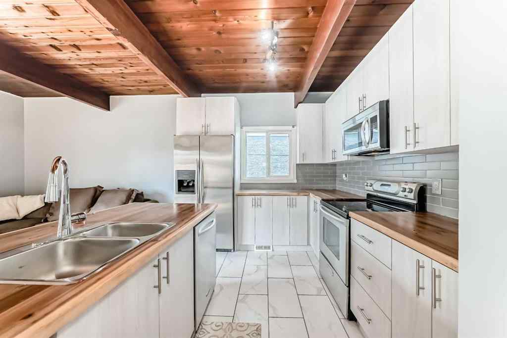 MLS® A2261361 - 7508 36 Avenue NW in Bowness Calgary, Residential