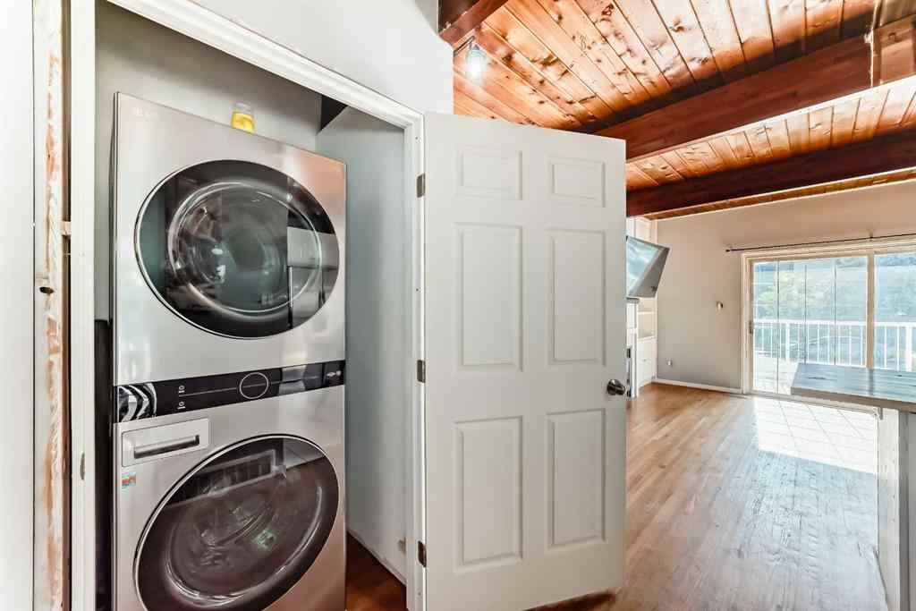 MLS® A2261361 - 7508 36 Avenue NW in Bowness Calgary, Residential