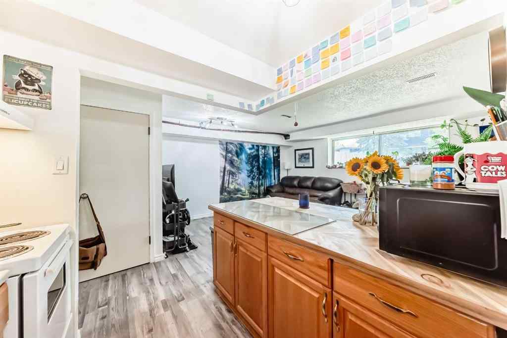 MLS® A2261361 - 7508 36 Avenue NW in Bowness Calgary, Residential