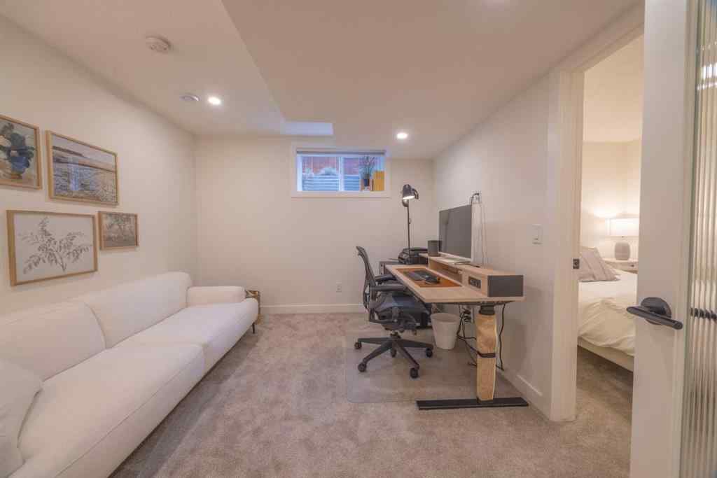 MLS® A2261431 - Unit #2 3423 5 Avenue NW in Parkdale Calgary, Residential