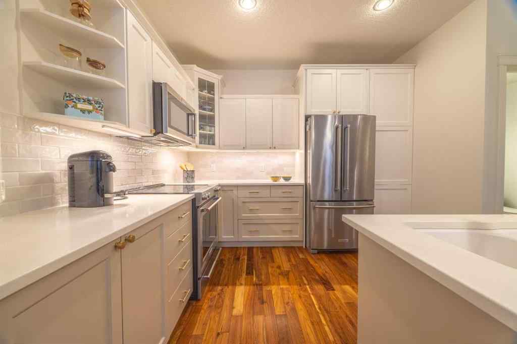 MLS® A2261431 - Unit #2 3423 5 Avenue NW in Parkdale Calgary, Residential