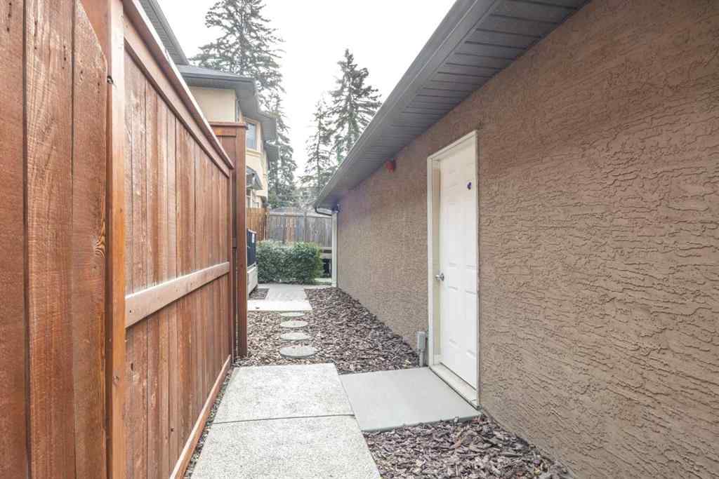 MLS® A2261431 - Unit #2 3423 5 Avenue NW in Parkdale Calgary, Residential