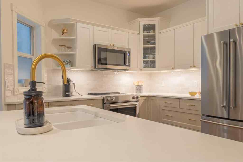 MLS® A2261431 - Unit #2 3423 5 Avenue NW in Parkdale Calgary, Residential