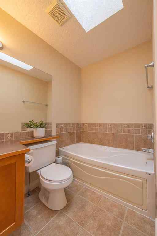 MLS® A2261431 - Unit #2 3423 5 Avenue NW in Parkdale Calgary, Residential