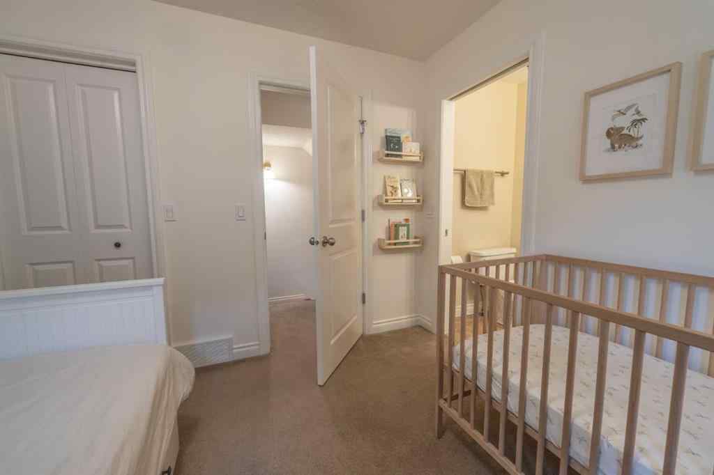 MLS® A2261431 - Unit #2 3423 5 Avenue NW in Parkdale Calgary, Residential