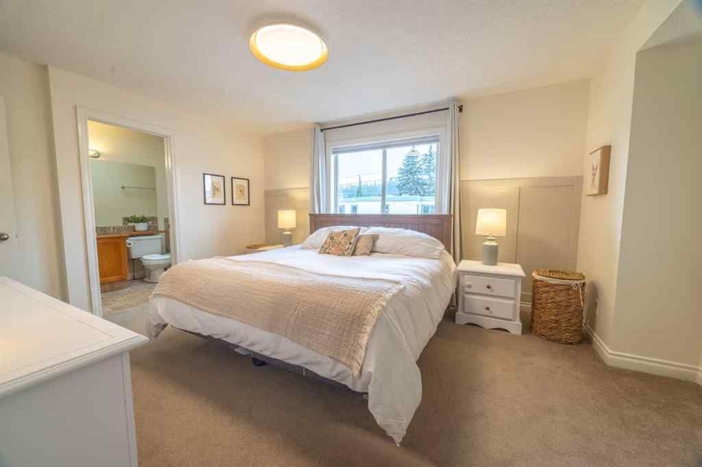 MLS® A2261431 - Unit #2 3423 5 Avenue NW in Parkdale Calgary, Residential