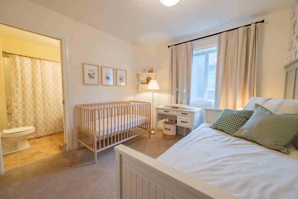 MLS® A2261431 - Unit #2 3423 5 Avenue NW in Parkdale Calgary, Residential