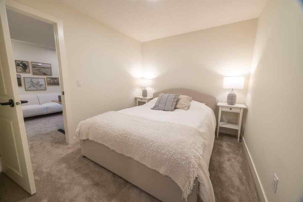 MLS® A2261431 - Unit #2 3423 5 Avenue NW in Parkdale Calgary, Residential