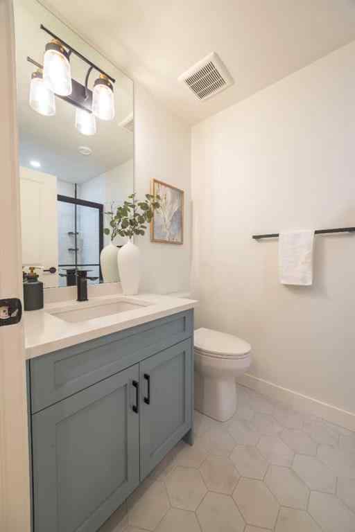 MLS® A2261431 - Unit #2 3423 5 Avenue NW in Parkdale Calgary, Residential