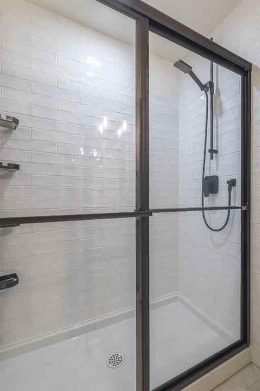 MLS® A2261431 - Unit #2 3423 5 Avenue NW in Parkdale Calgary, Residential