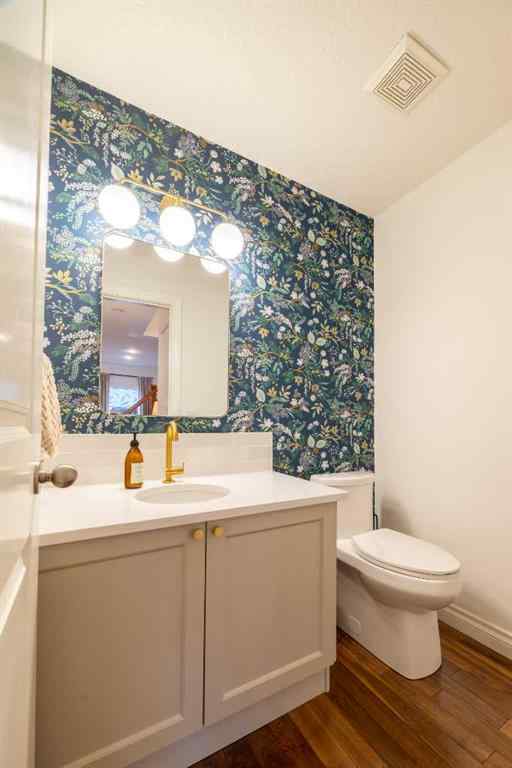 MLS® A2261431 - Unit #2 3423 5 Avenue NW in Parkdale Calgary, Residential