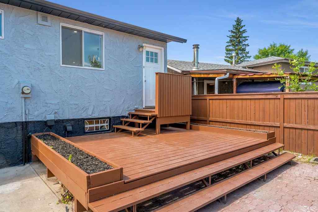 MLS® A2261477 - 992 Rundlecairn Way NE in Rundle Calgary, Residential