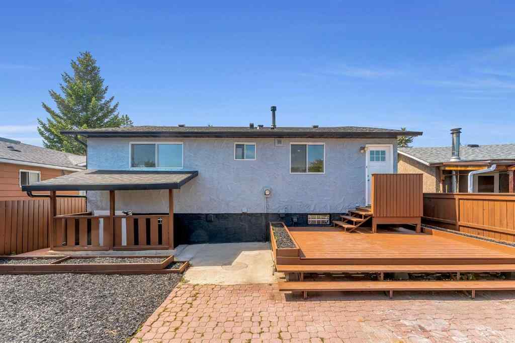 MLS® A2261477 - 992 Rundlecairn Way NE in Rundle Calgary, Residential