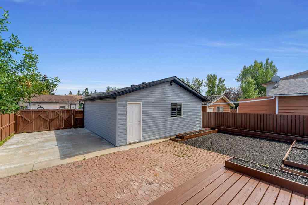 MLS® A2261477 - 992 Rundlecairn Way NE in Rundle Calgary, Residential