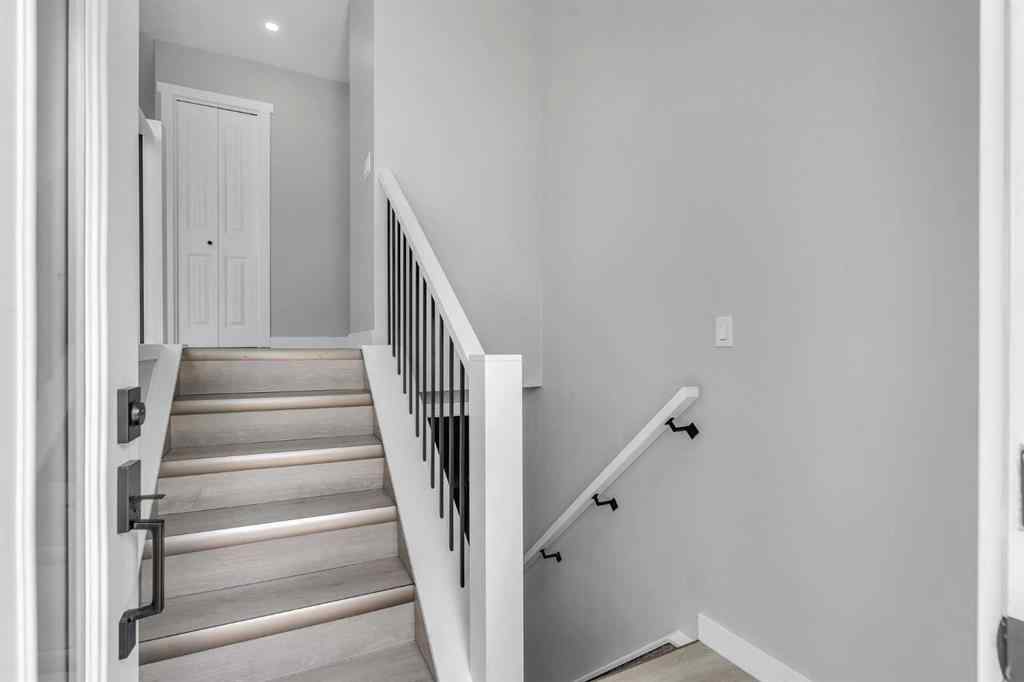 MLS® A2261477 - 992 Rundlecairn Way NE in Rundle Calgary, Residential