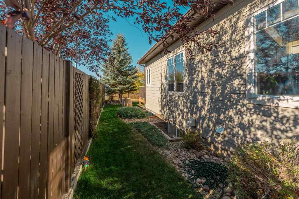 MLS® A2261488 - 609 Sunridge Crescent W in Sunridge Lethbridge, Residential