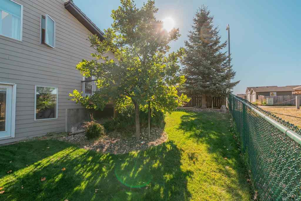 MLS® A2261488 - 609 Sunridge Crescent W in Sunridge Lethbridge, Residential