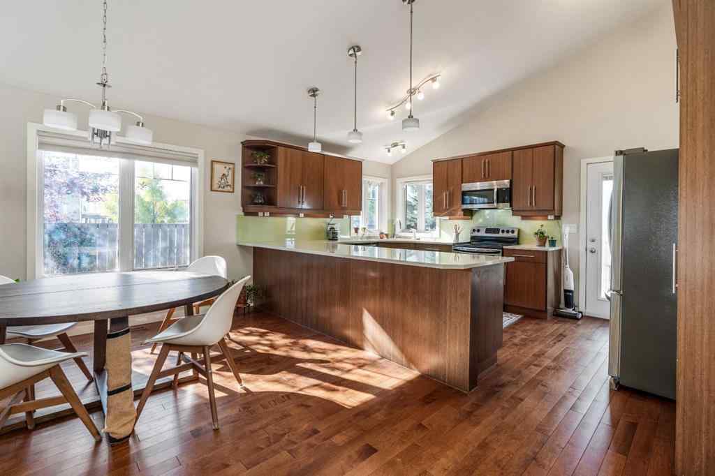 MLS® A2261488 - 609 Sunridge Crescent W in Sunridge Lethbridge, Residential