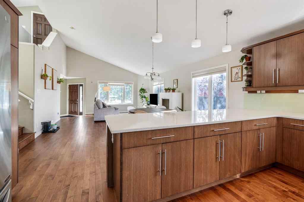 MLS® A2261488 - 609 Sunridge Crescent W in Sunridge Lethbridge, Residential