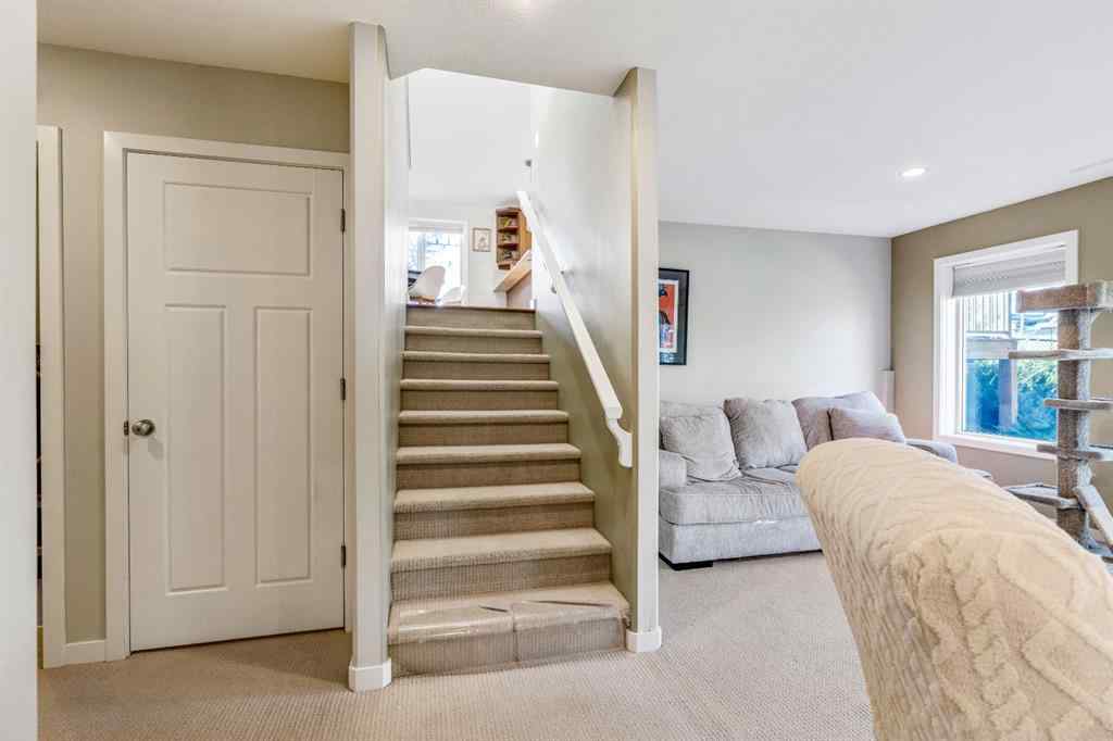 MLS® A2261488 - 609 Sunridge Crescent W in Sunridge Lethbridge, Residential