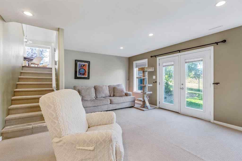 MLS® A2261488 - 609 Sunridge Crescent W in Sunridge Lethbridge, Residential