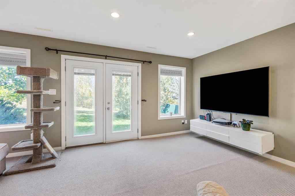 MLS® A2261488 - 609 Sunridge Crescent W in Sunridge Lethbridge, Residential