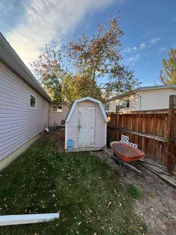 MLS® A2261504 - 15 Willow Road W in NONE Claresholm, Residential