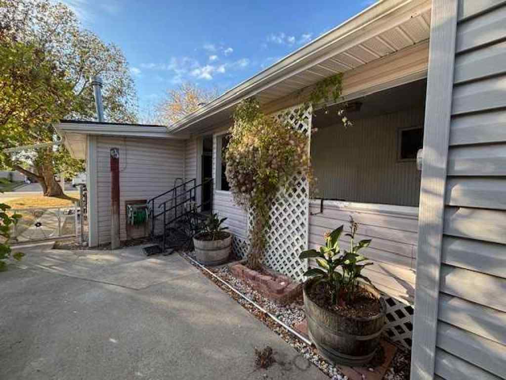 MLS® A2261504 - 15 Willow Road W in NONE Claresholm, Residential