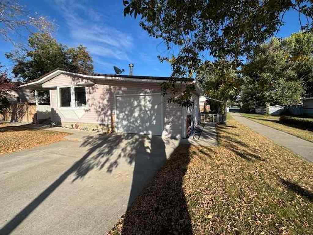 MLS® A2261504 - 15 Willow Road W in NONE Claresholm, Residential