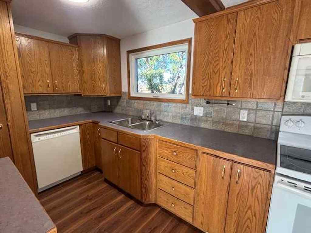 MLS® A2261504 - 15 Willow Road W in NONE Claresholm, Residential