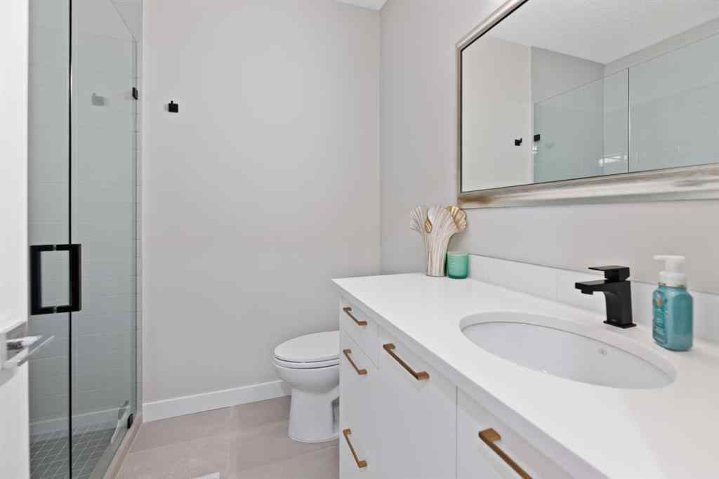 MLS® A2261505 - 3505 41 Street SW in Glenbrook Calgary, Residential