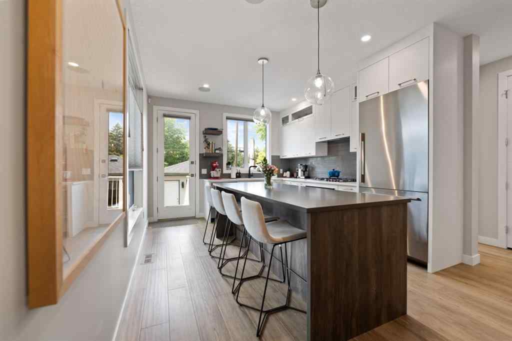 MLS® A2261505 - 3505 41 Street SW in Glenbrook Calgary, Residential