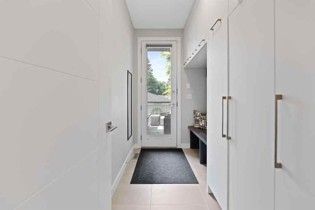 MLS® A2261505 - 3505 41 Street SW in Glenbrook Calgary, Residential